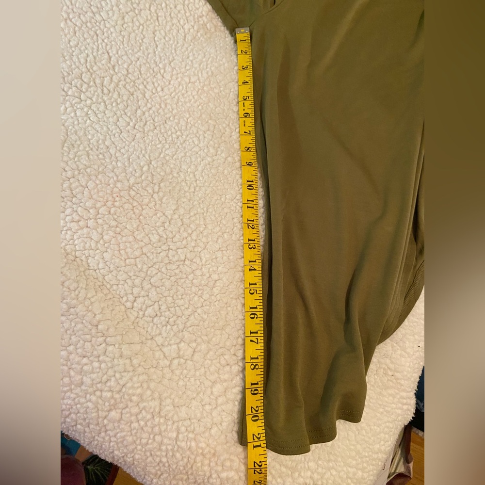 Matilda Jane olive colored size large capris.   NWT - Picture 8 of 10